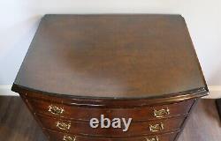 Burr Walnut and Mahogany Chest of Drawers / Bow Fronted