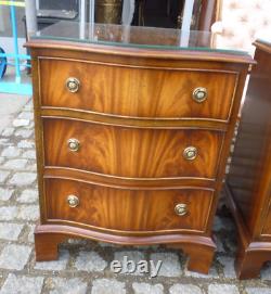 Good Small Vintage Bevan Funnell Serpentine Front Mahogany Chest Of Drawers