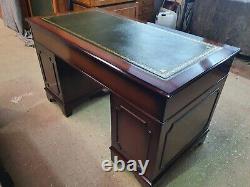 STUNNINGLY RESTORED ANTIQUE STYLE FLAME MAHOGANY WOOD 4ft6 x 2ft3 DESK